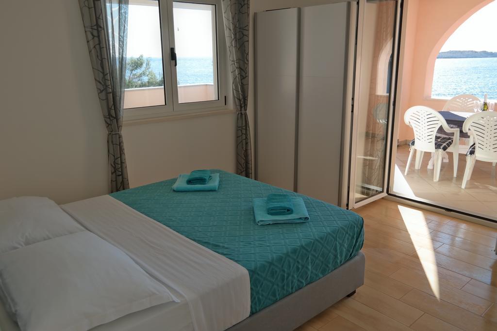 Direkt Am Meer-Apartments Puntaplanka Rogoznica (Sibenik-Knin) Exterior foto